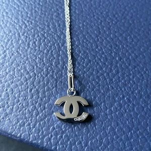 Chanel double C necklace, worn a few times. Genderless & timeless & repurposed.